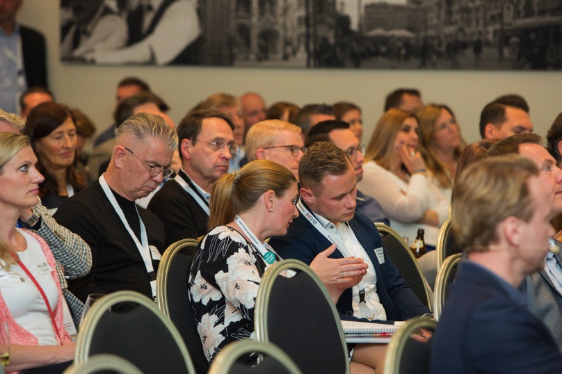 /images/slider-imgs-xs/064_Foto Loeffler_Weconact.jpg